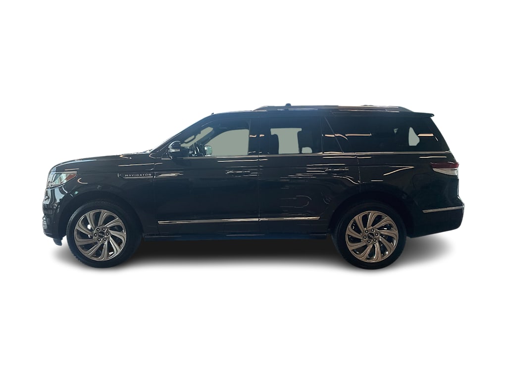 Thumbnail: 2024 Lincoln Navigator - 3