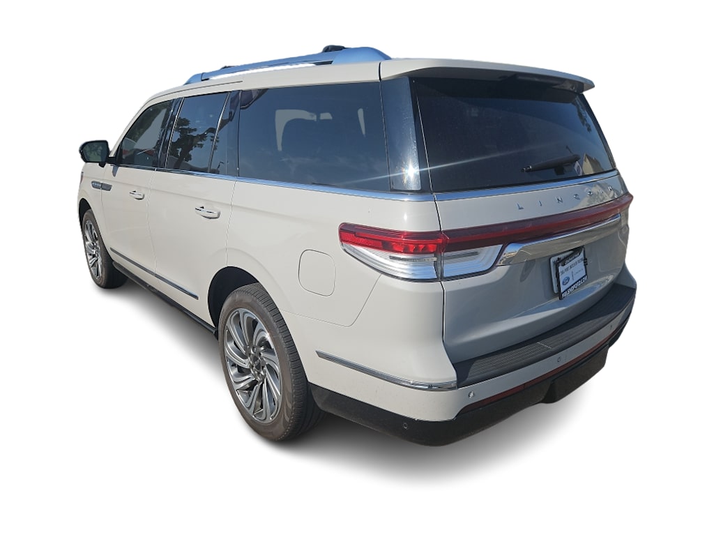 Thumbnail: 2023 Lincoln Navigator - 4