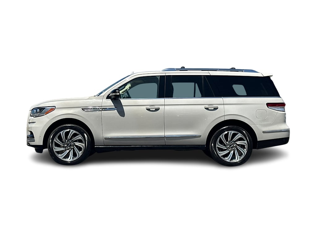 Thumbnail: 2023 Lincoln Navigator - 3