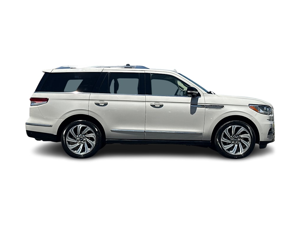 Thumbnail: 2023 Lincoln Navigator - 18