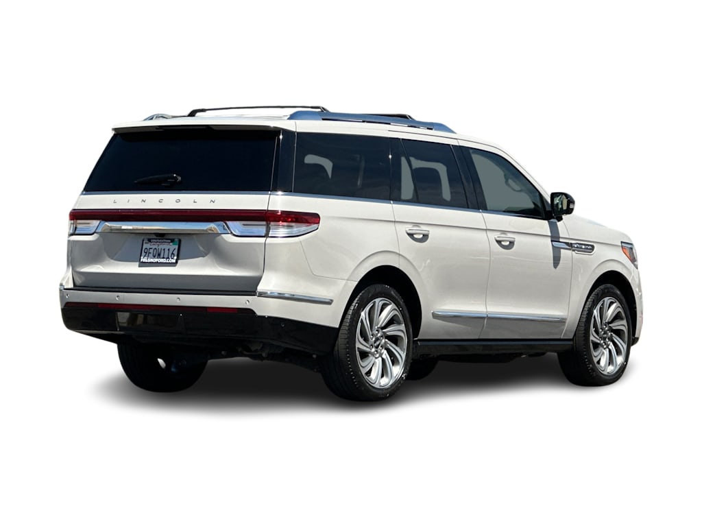 Thumbnail: 2023 Lincoln Navigator - 17