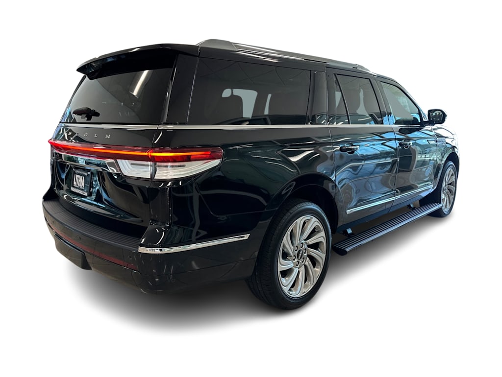 Thumbnail: 2024 Lincoln Navigator L - 15