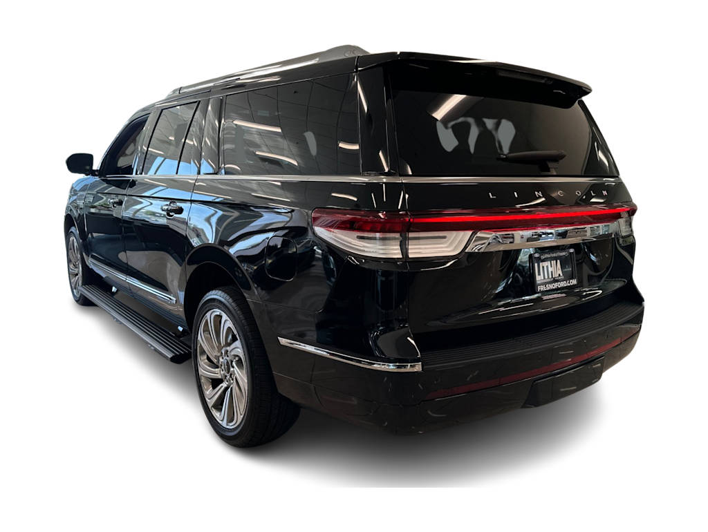 Thumbnail: 2024 Lincoln Navigator L - 17
