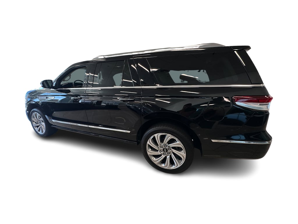 Thumbnail: 2024 Lincoln Navigator L - 3