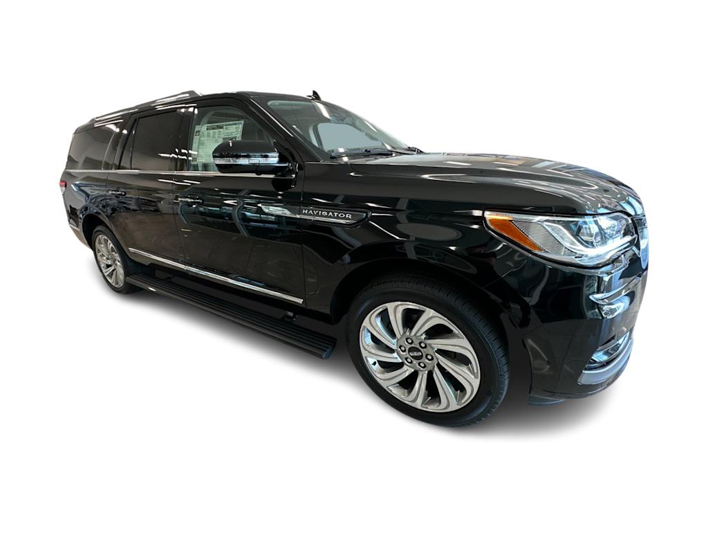 Thumbnail: 2024 Lincoln Navigator L - 18
