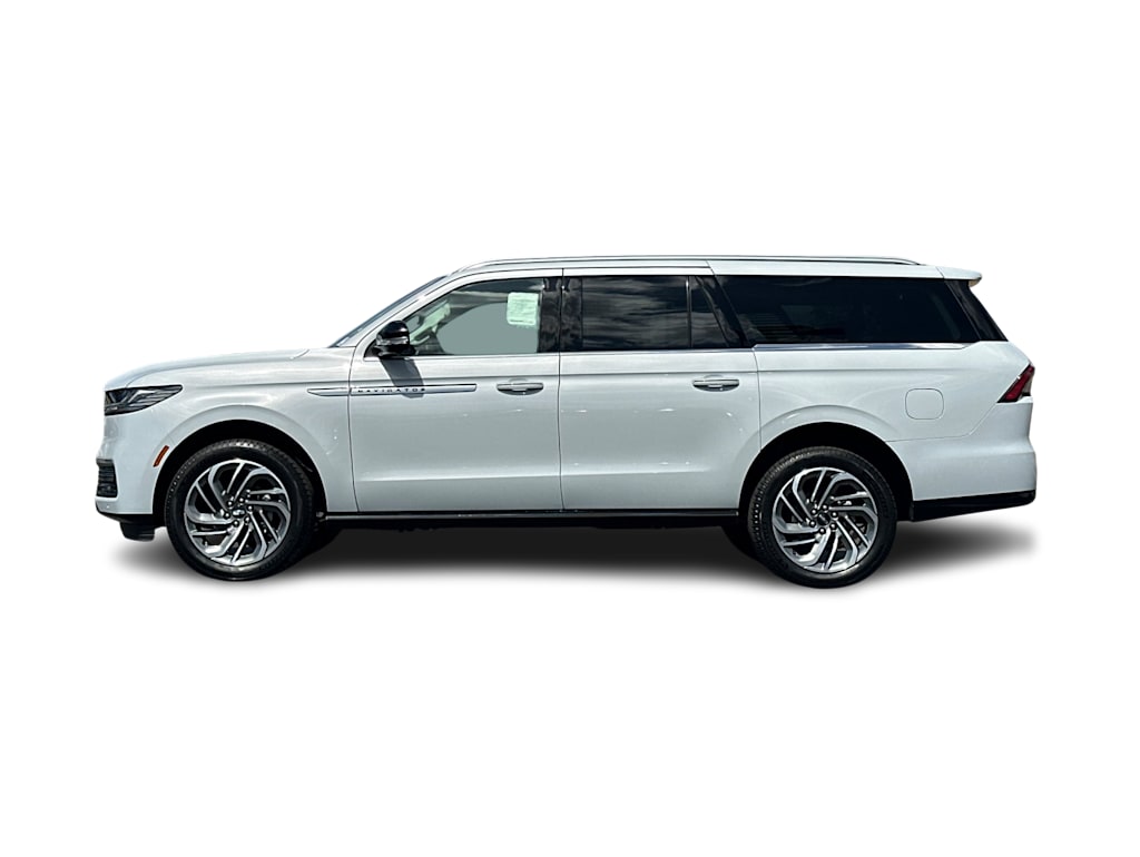 Thumbnail: 2026 Lincoln Navigator L - 3