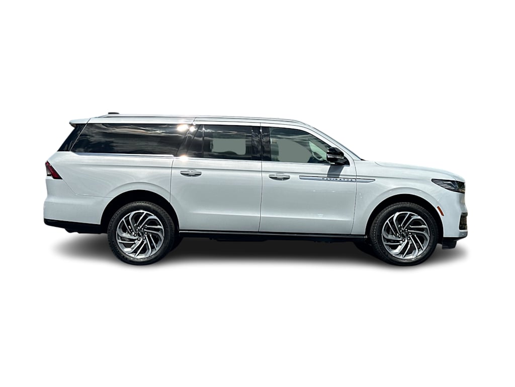 Thumbnail: 2026 Lincoln Navigator L - 17