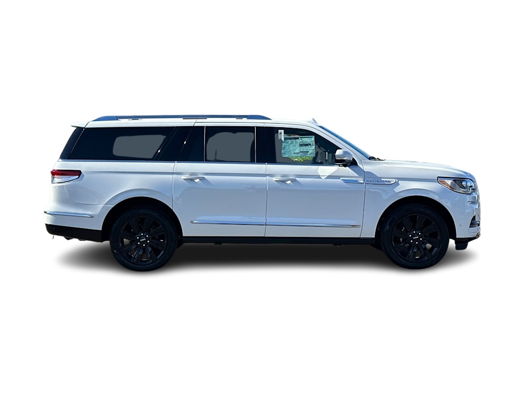 Thumbnail: 2024 Lincoln Navigator L - 18