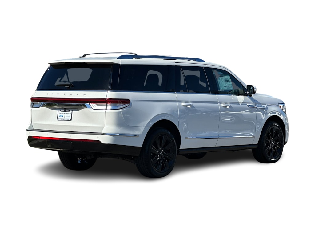 Thumbnail: 2024 Lincoln Navigator L - 16
