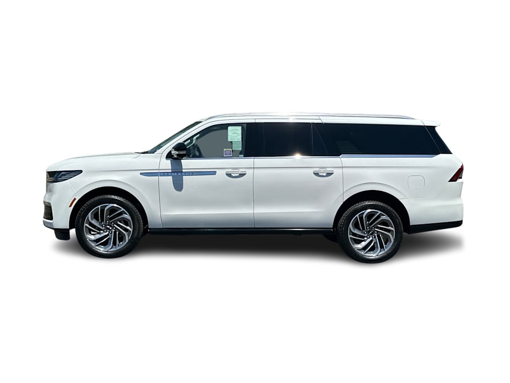 Thumbnail: 2026 Lincoln Navigator L - 3