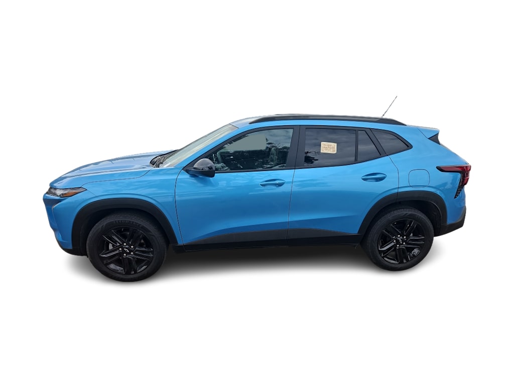 Thumbnail: 2025 Chevrolet Trax - 3