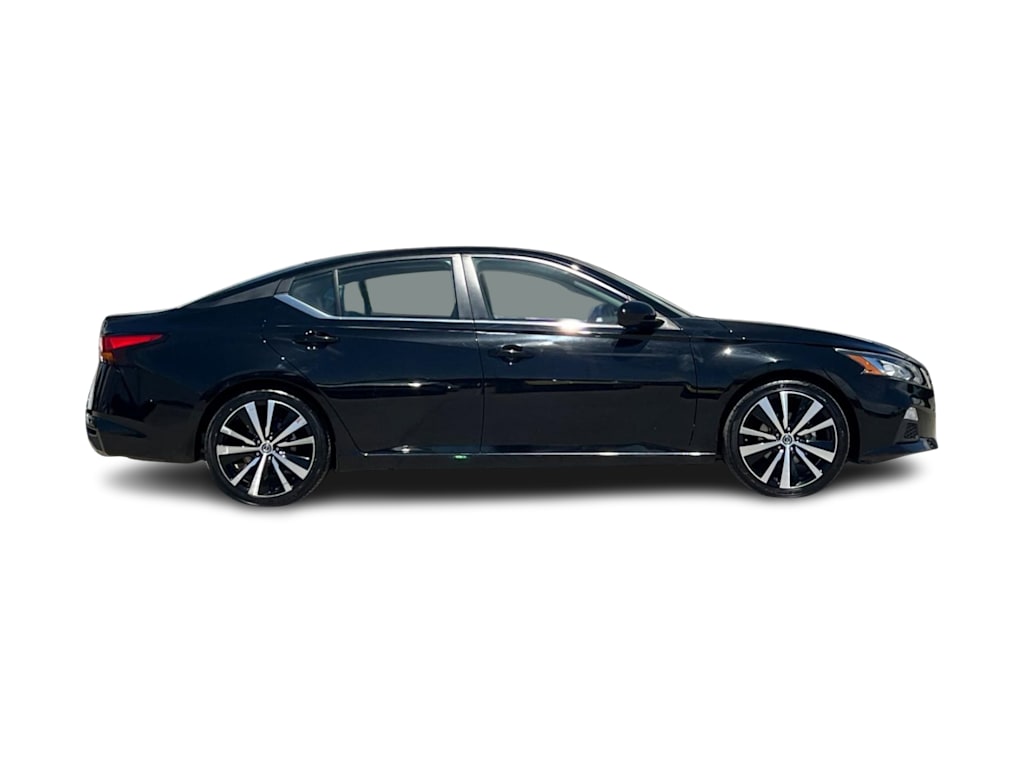 2022 Nissan Altima SR 16