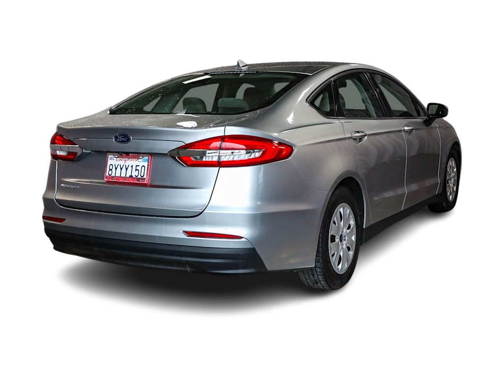 2020 Ford Fusion S 16