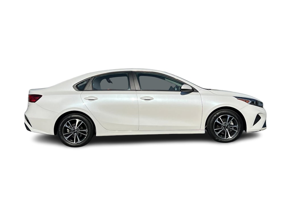 2024 Kia Forte LXS 16
