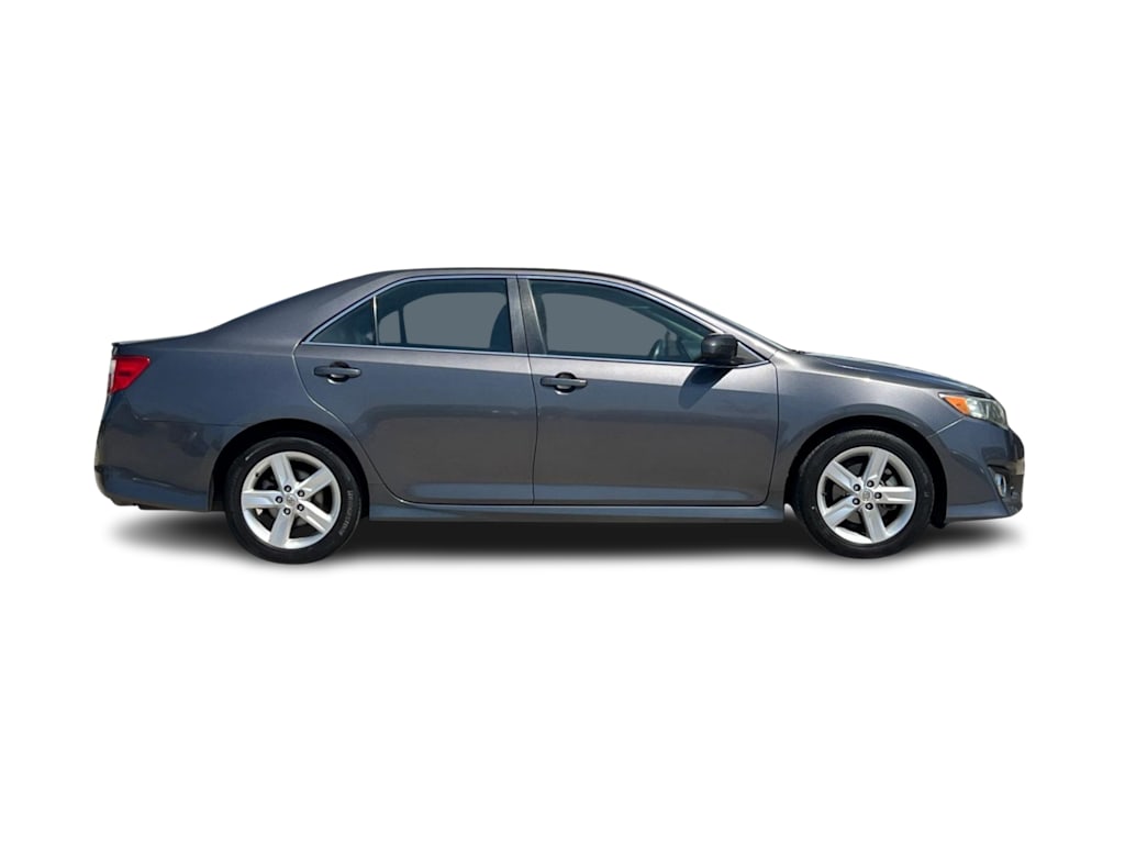 2014 Toyota Camry SE 17