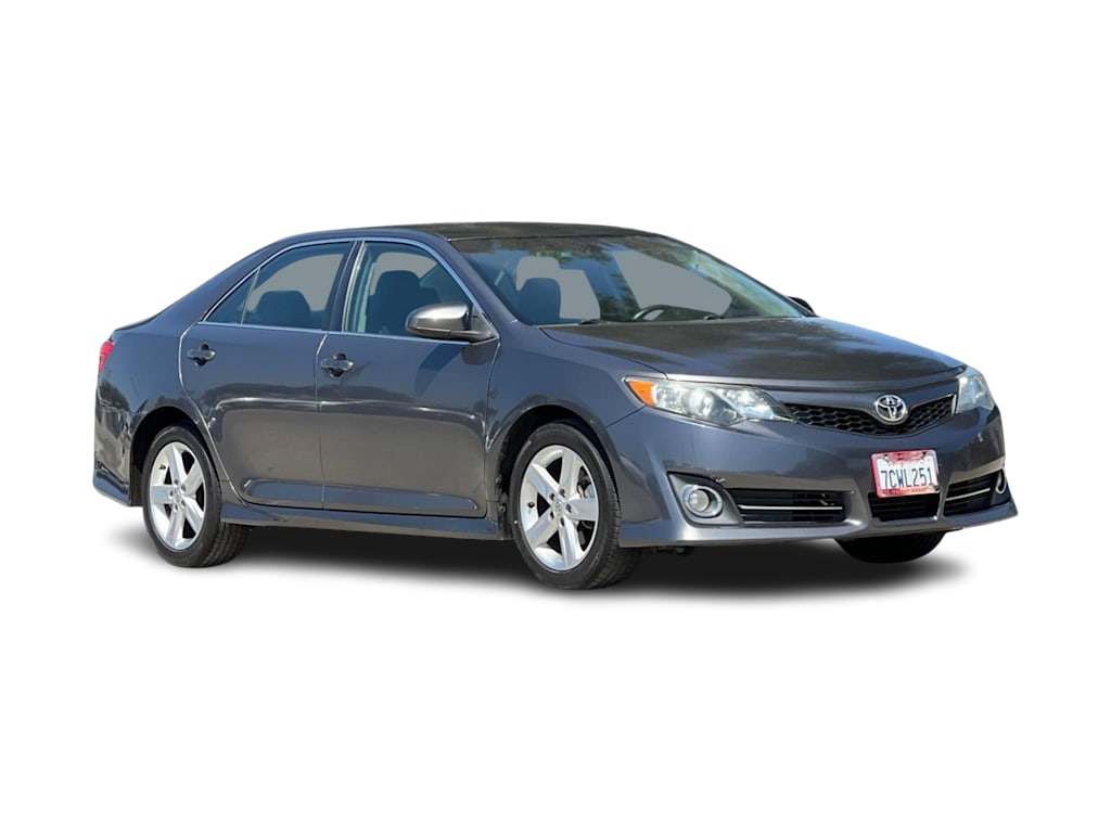 2014 Toyota Camry SE 18