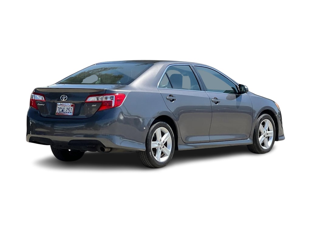2014 Toyota Camry SE 16