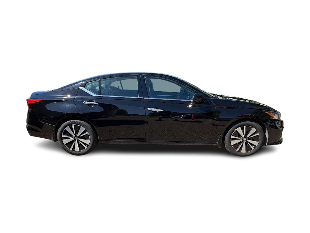 Thumbnail: 2019 Nissan Altima - 17