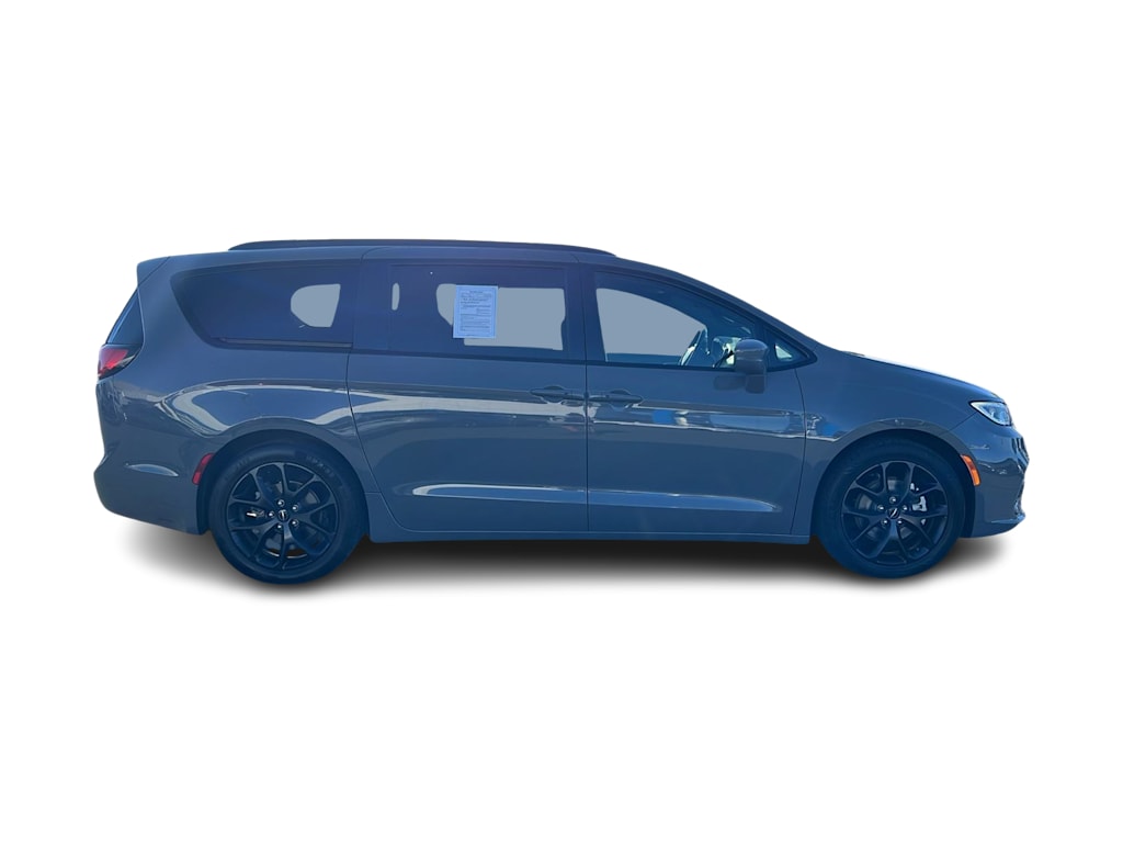 Thumbnail: 2021 Chrysler Pacifica - 21