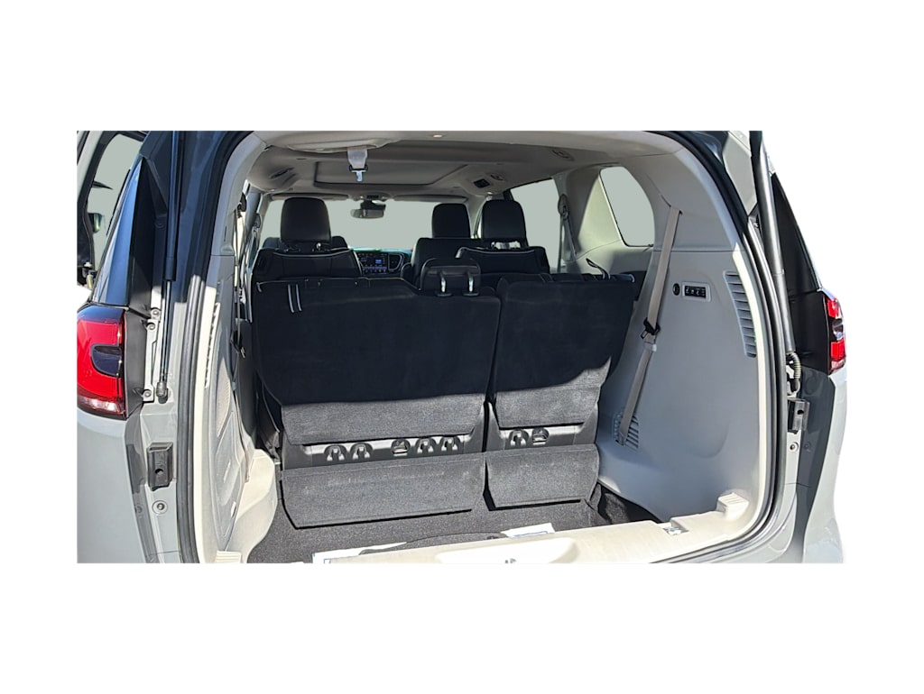 Thumbnail: 2022 Chrysler Pacifica - 18