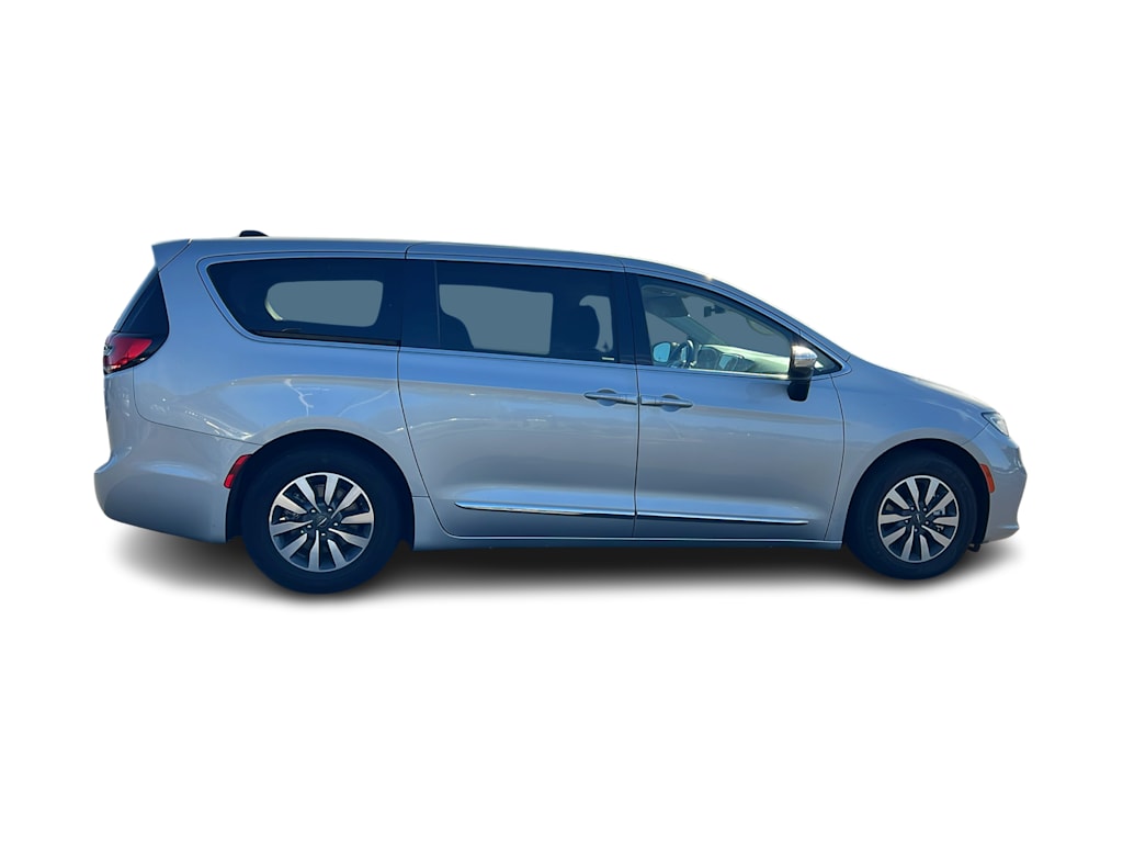 Thumbnail: 2023 Chrysler Pacifica - 10