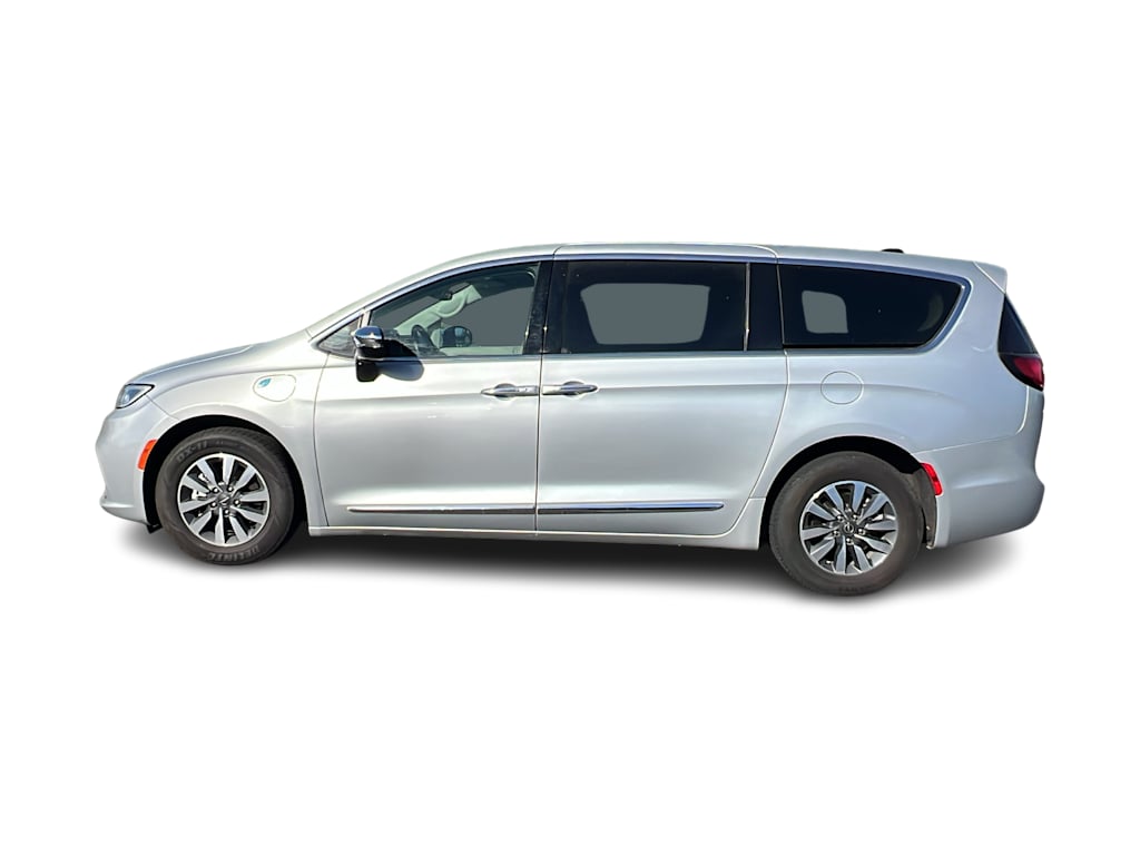 Thumbnail: 2023 Chrysler Pacifica - 3
