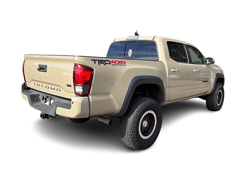 Thumbnail: 2018 Toyota Tacoma - 11