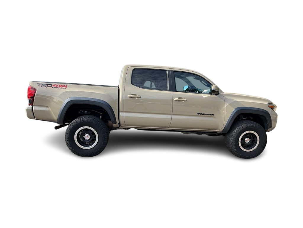 Thumbnail: 2018 Toyota Tacoma - 10