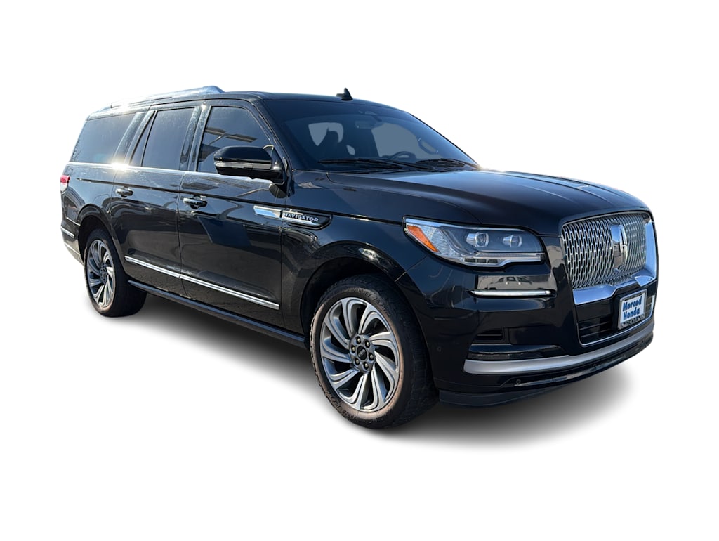 Thumbnail: 2022 Lincoln Navigator L - 17