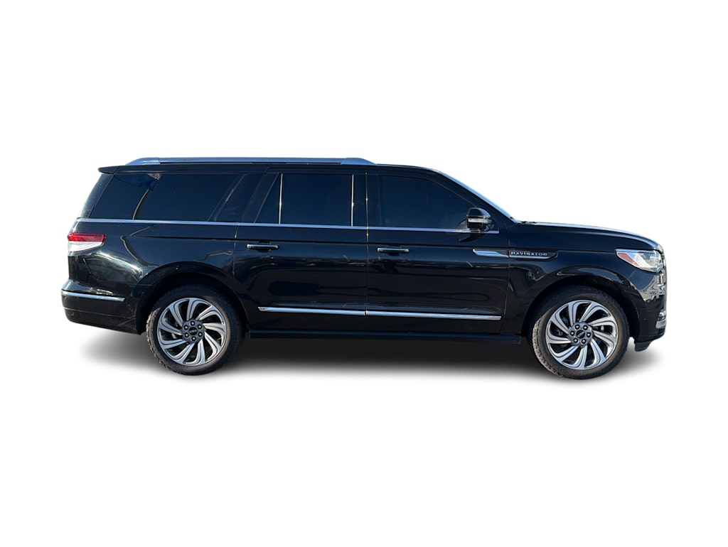 Thumbnail: 2022 Lincoln Navigator L - 18