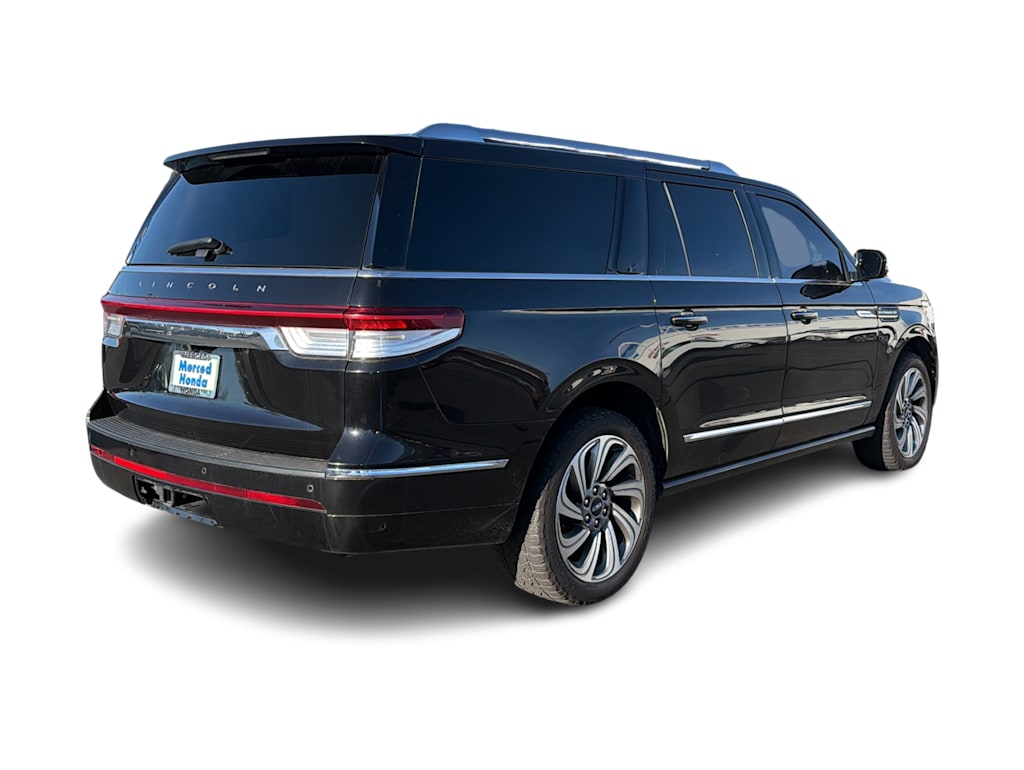 Thumbnail: 2022 Lincoln Navigator L - 19
