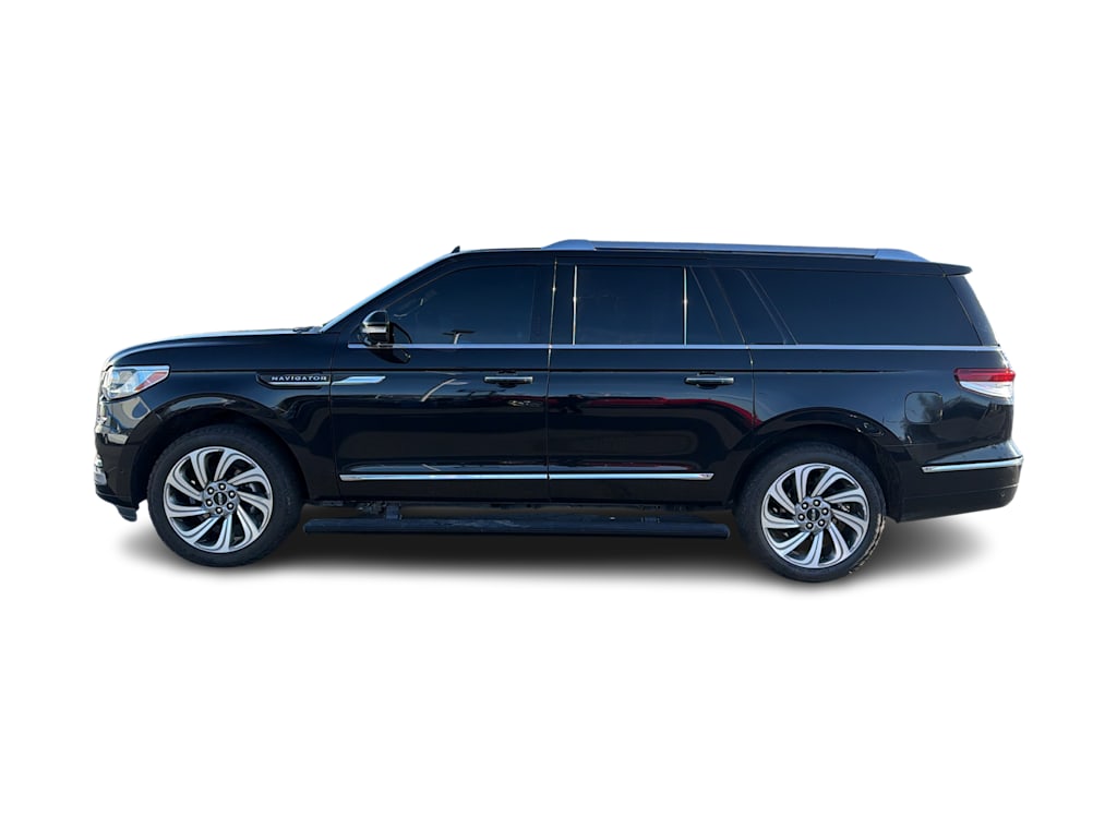 Thumbnail: 2022 Lincoln Navigator L - 3