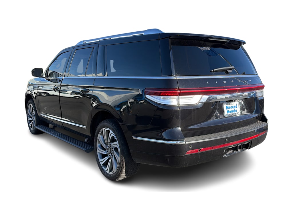 Thumbnail: 2022 Lincoln Navigator L - 4
