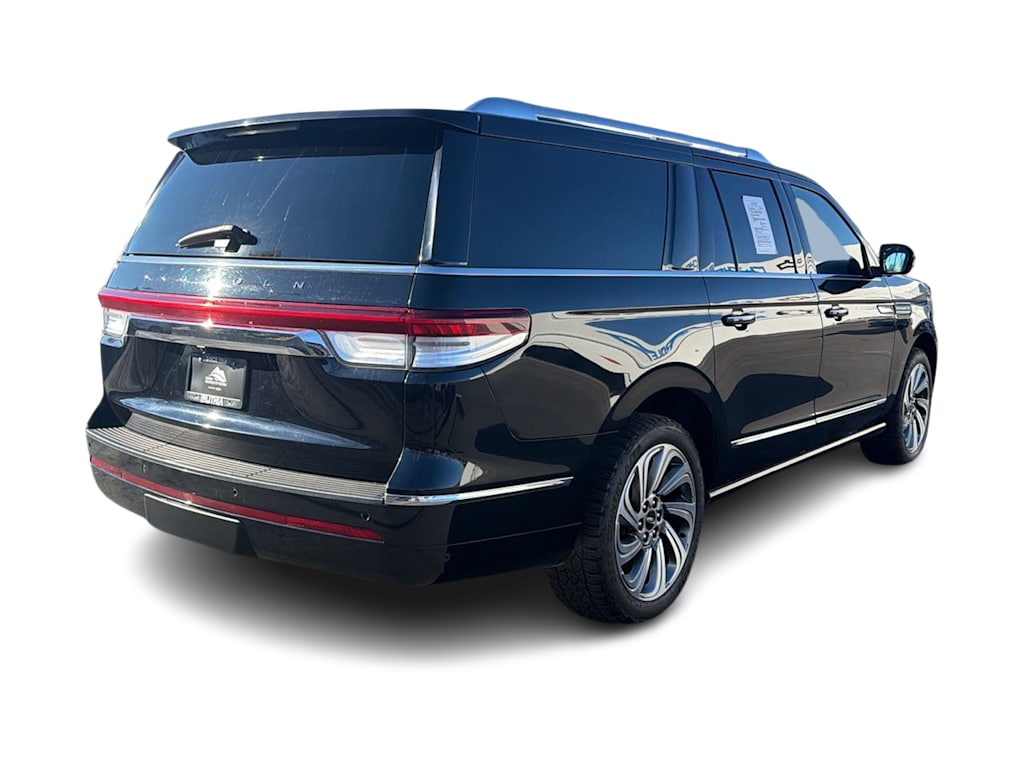 Thumbnail: 2022 Lincoln Navigator L - 21
