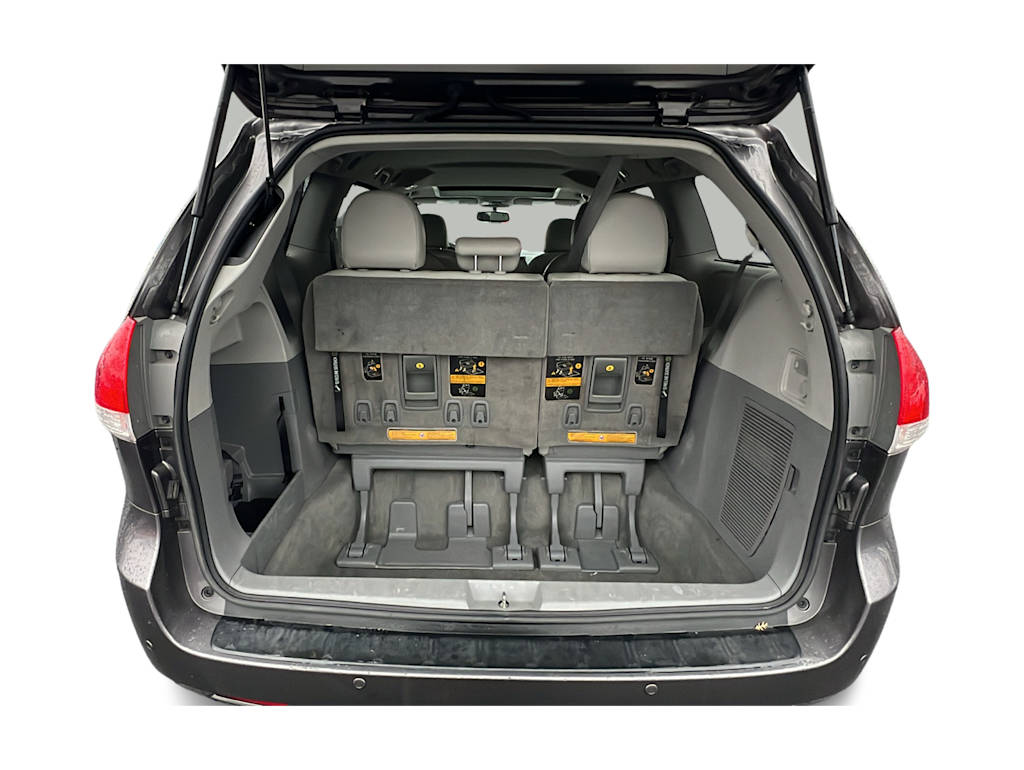2014 Toyota Sienna XLE 18