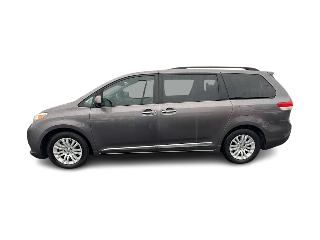 2014 Toyota Sienna XLE 3