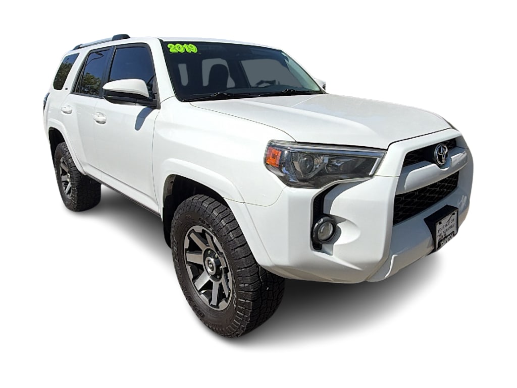 Thumbnail: 2019 Toyota 4Runner - 17