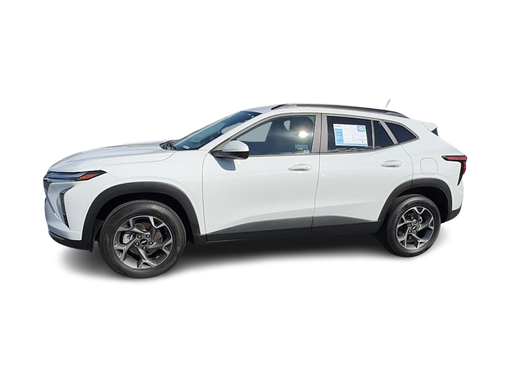 Thumbnail: 2024 Chevrolet Trax - 3