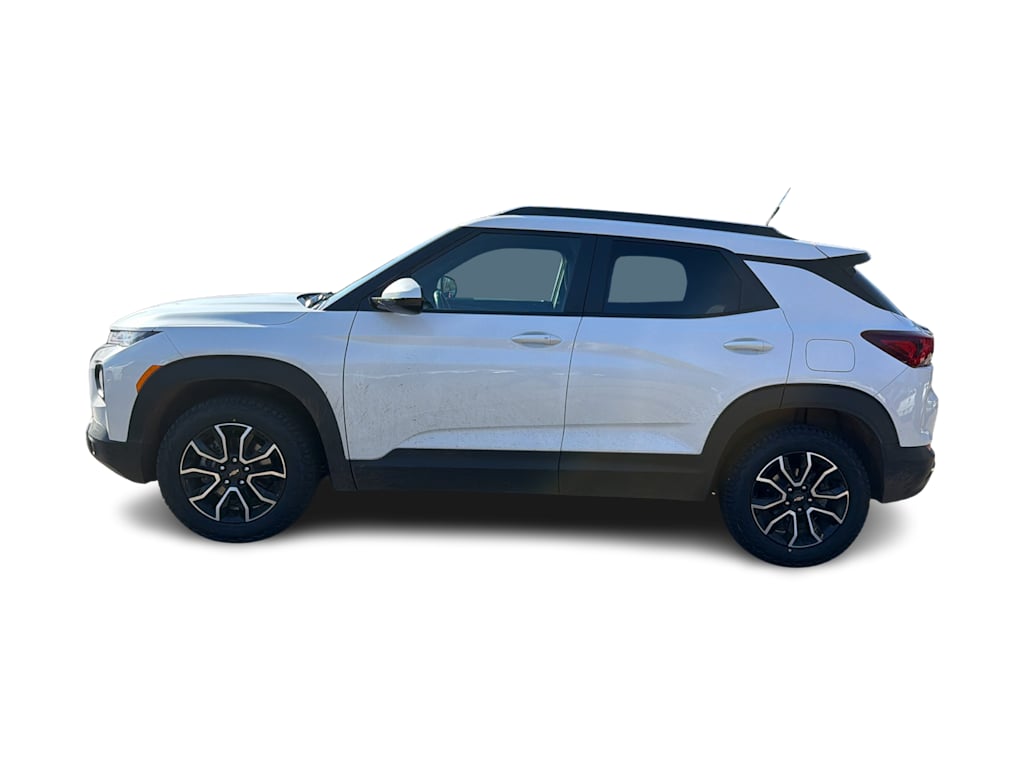 Thumbnail: 2023 Chevrolet TrailBlazer - 3