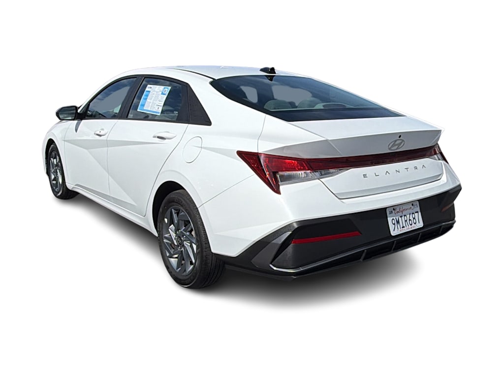 Thumbnail: 2024 Hyundai Elantra - 4