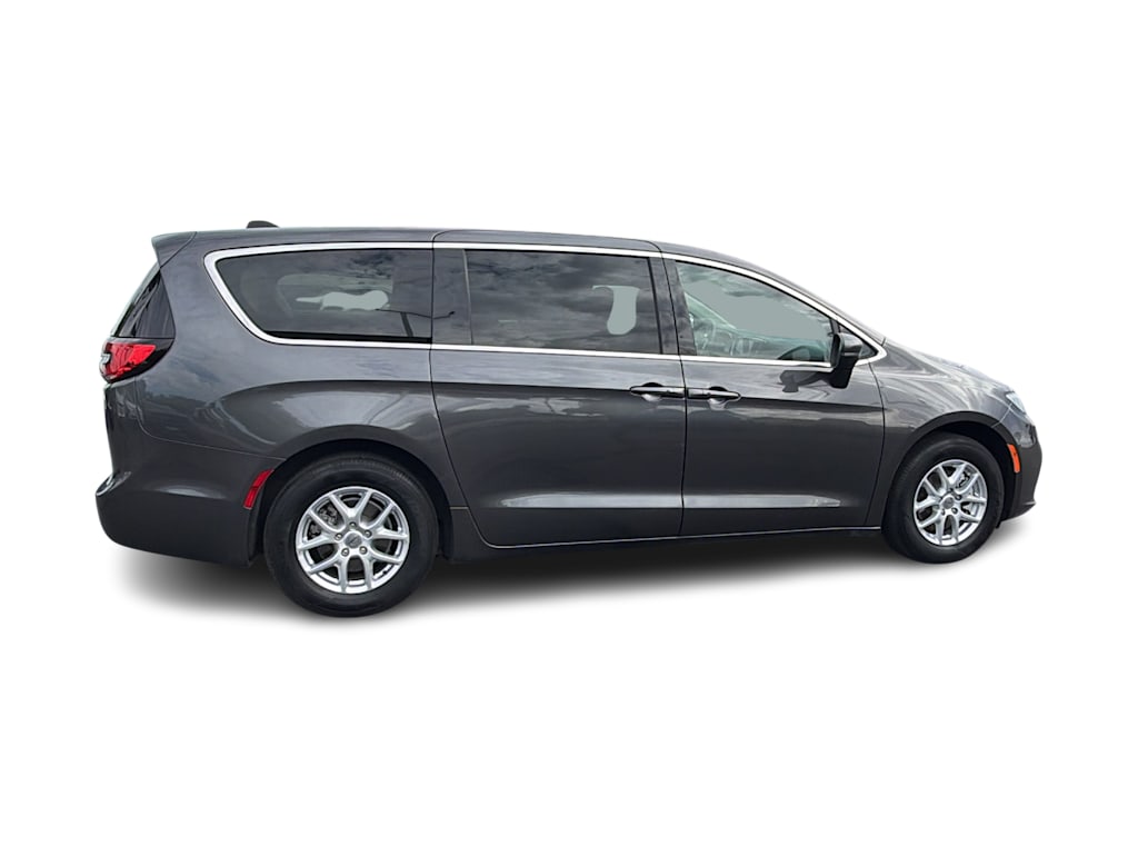 Thumbnail: 2023 Chrysler Pacifica - 20