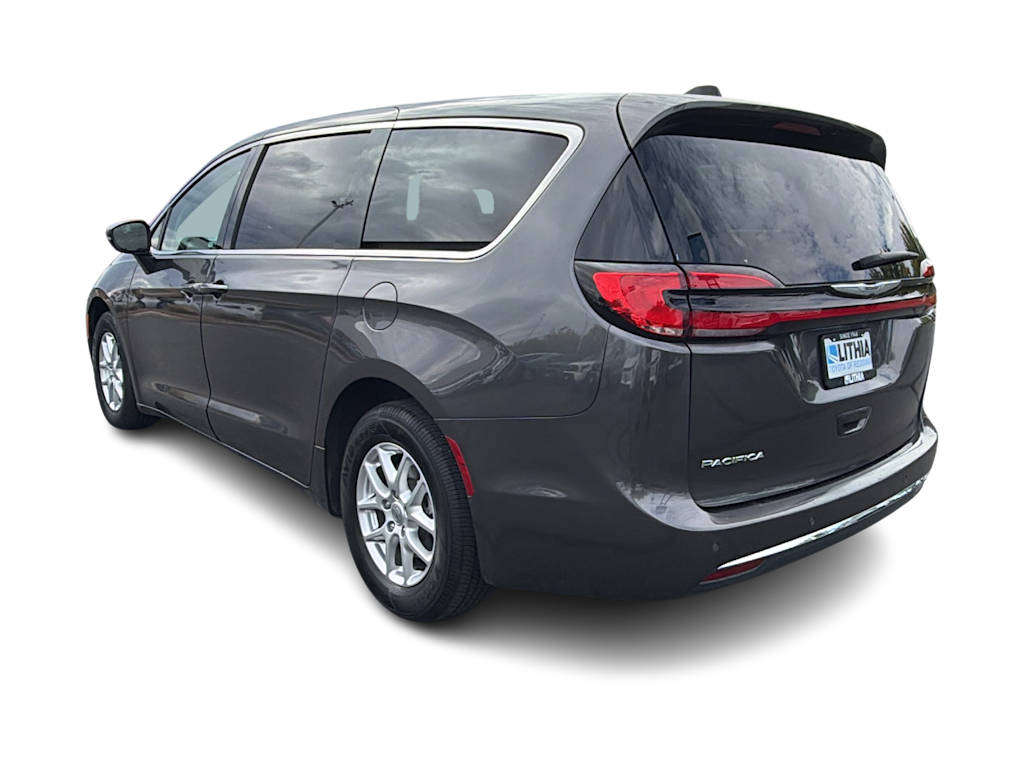 Thumbnail: 2023 Chrysler Pacifica - 4