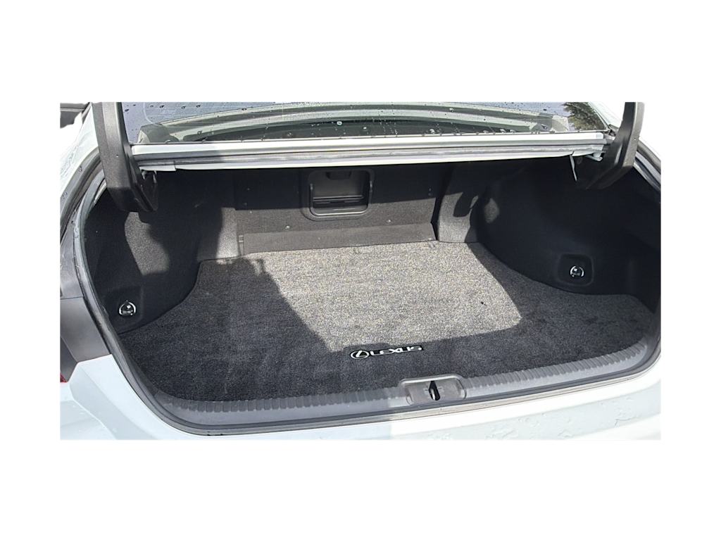 Thumbnail: 2021 Lexus ES - 17