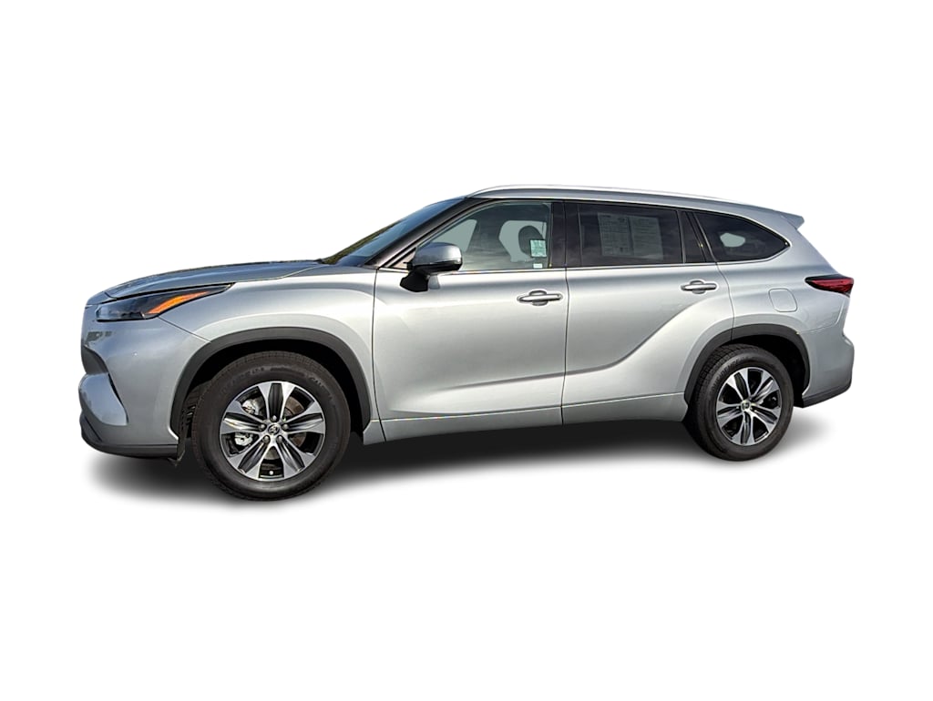 Thumbnail: 2022 Toyota Highlander - 3