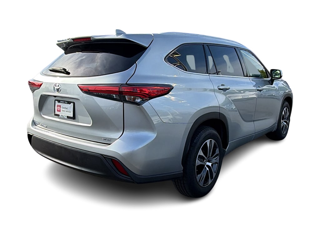 Thumbnail: 2022 Toyota Highlander - 22