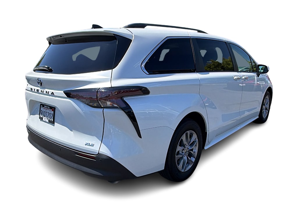 Thumbnail: 2025 Toyota Sienna - 22