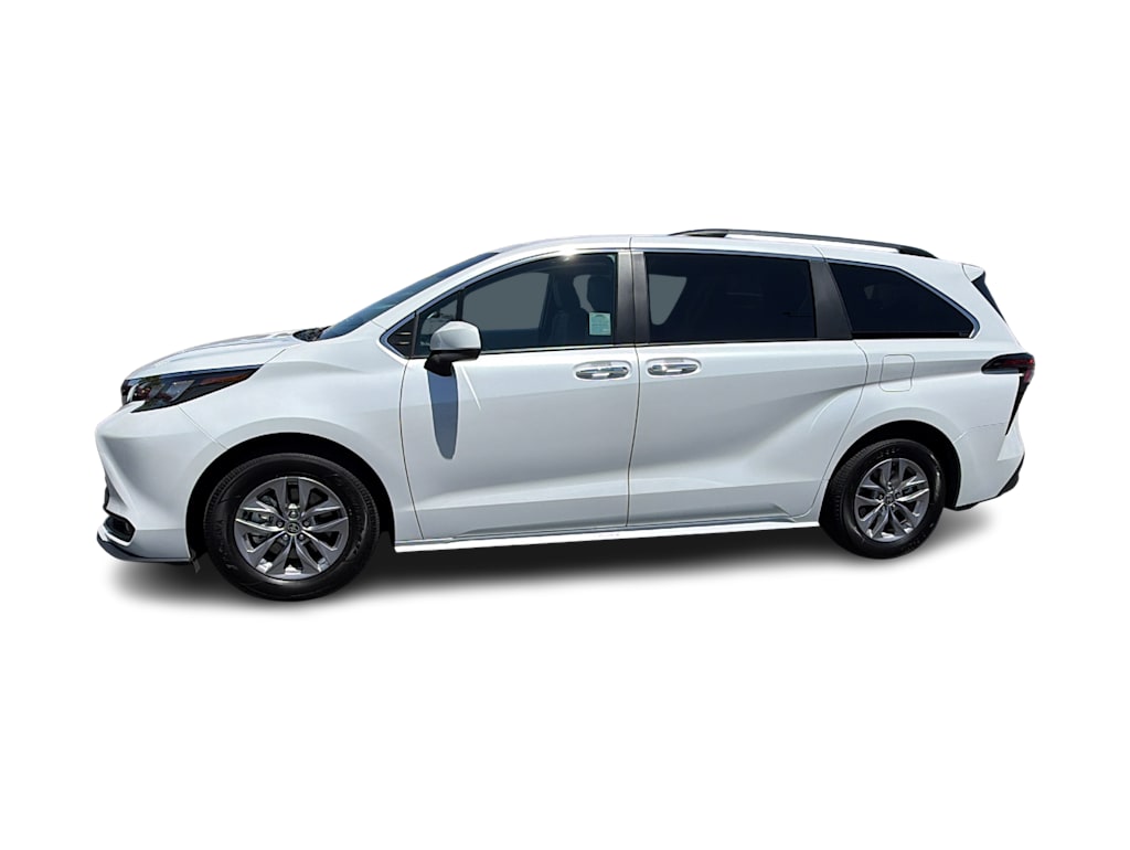 Thumbnail: 2025 Toyota Sienna - 3