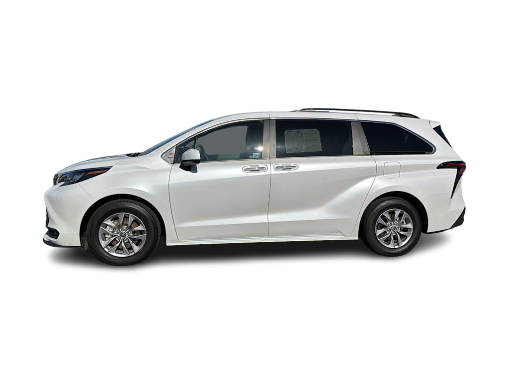 Thumbnail: 2025 Toyota Sienna - 3