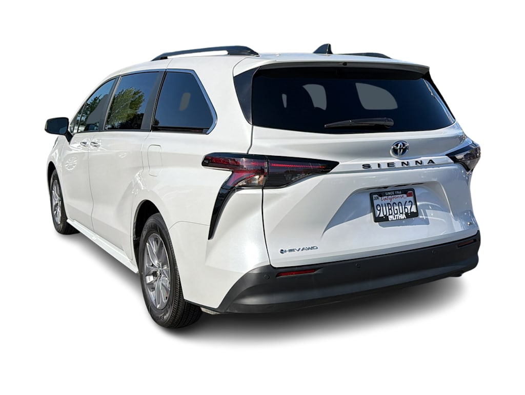 Thumbnail: 2025 Toyota Sienna - 4