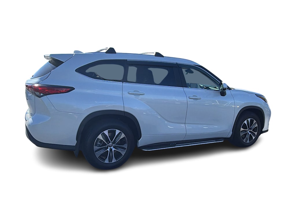 Thumbnail: 2023 Toyota Highlander - 21